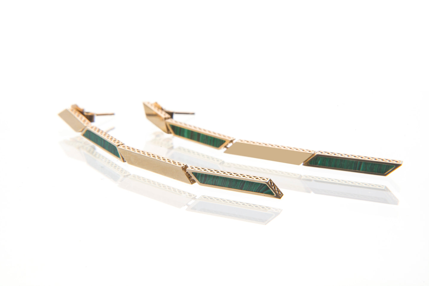 14K yellow gold and Malachite earrings with gold and green details. Made in Italy
