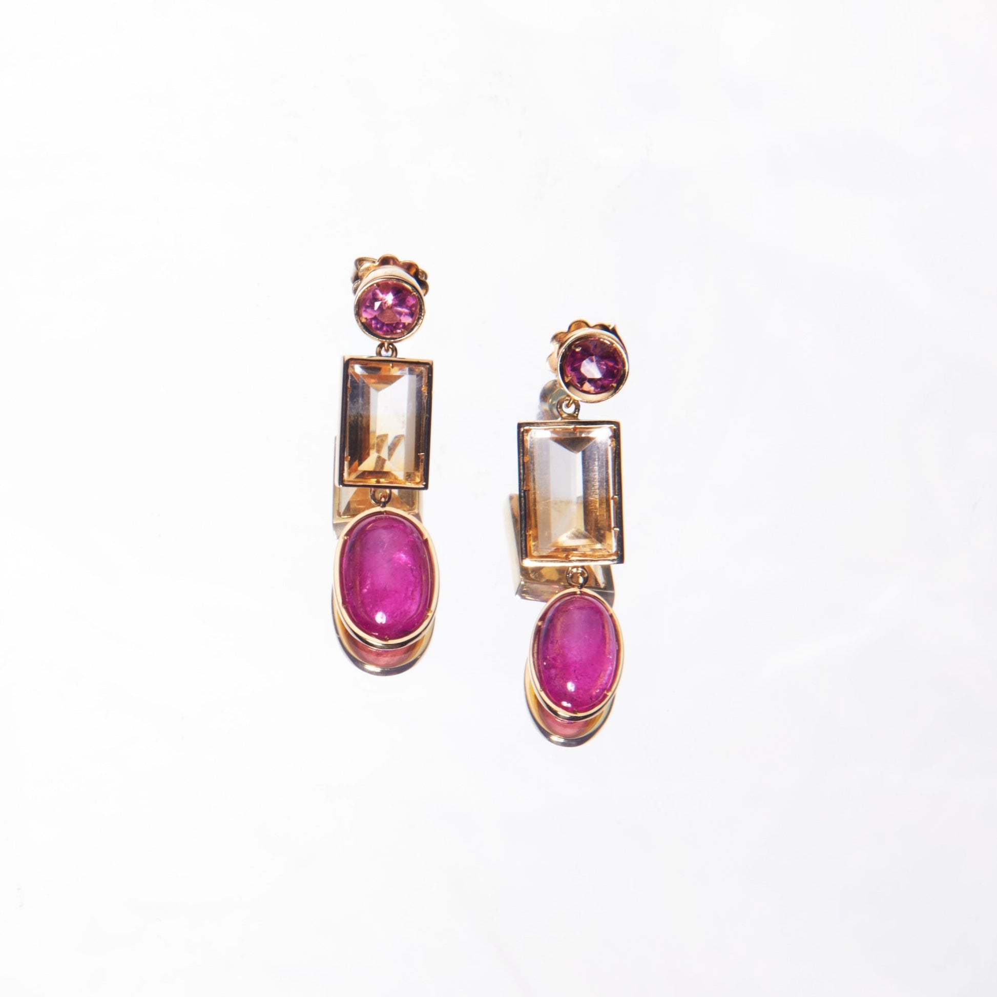 Pair of earrings with 18K yellow gold. Round and oval pink tourmaline and rectangular citrine.