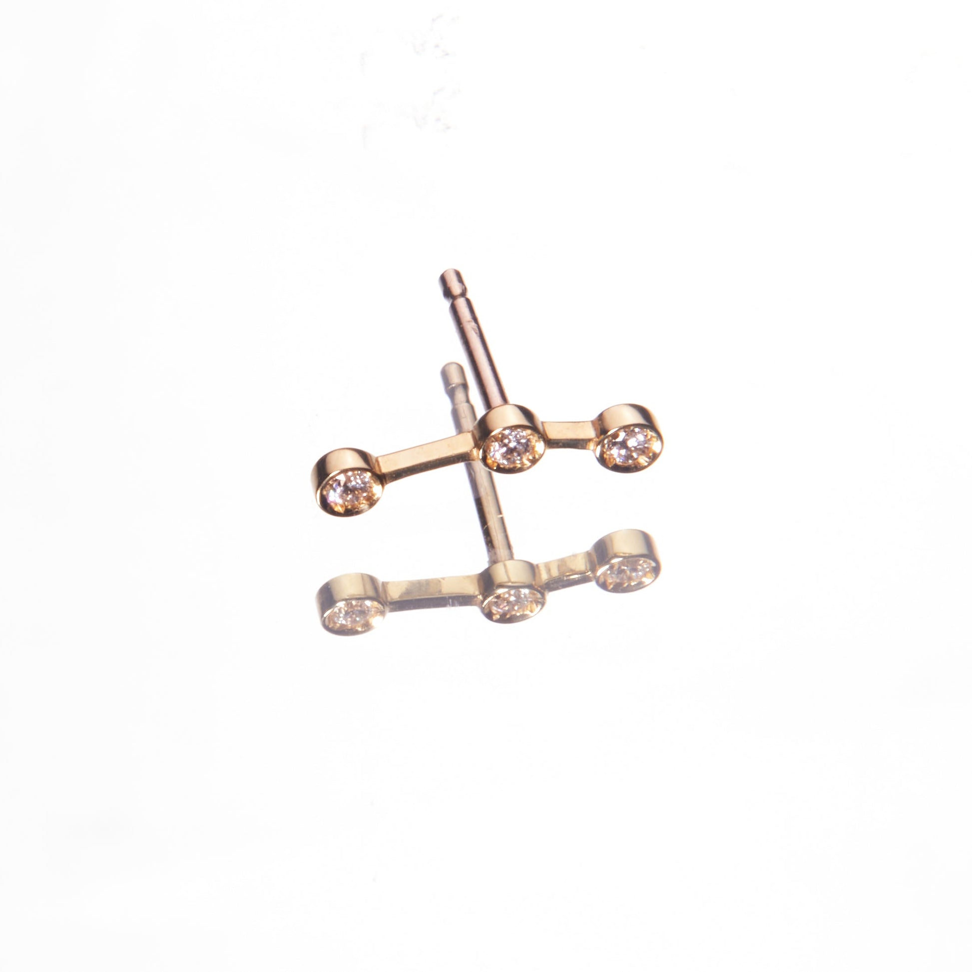 18K yellow gold and diamonds earrings in the shape of a constellation. Made in Italy