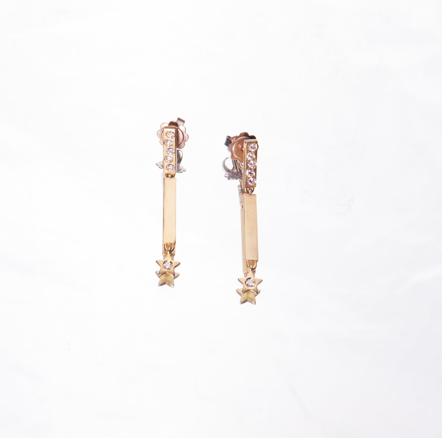 18K yellow gold with diamonds shooting star earrings by 11th house. Diamonds Made in Italy